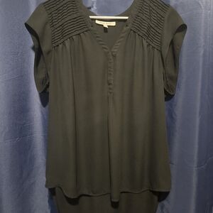 Black Rainn V-Neck Pleated Blouse